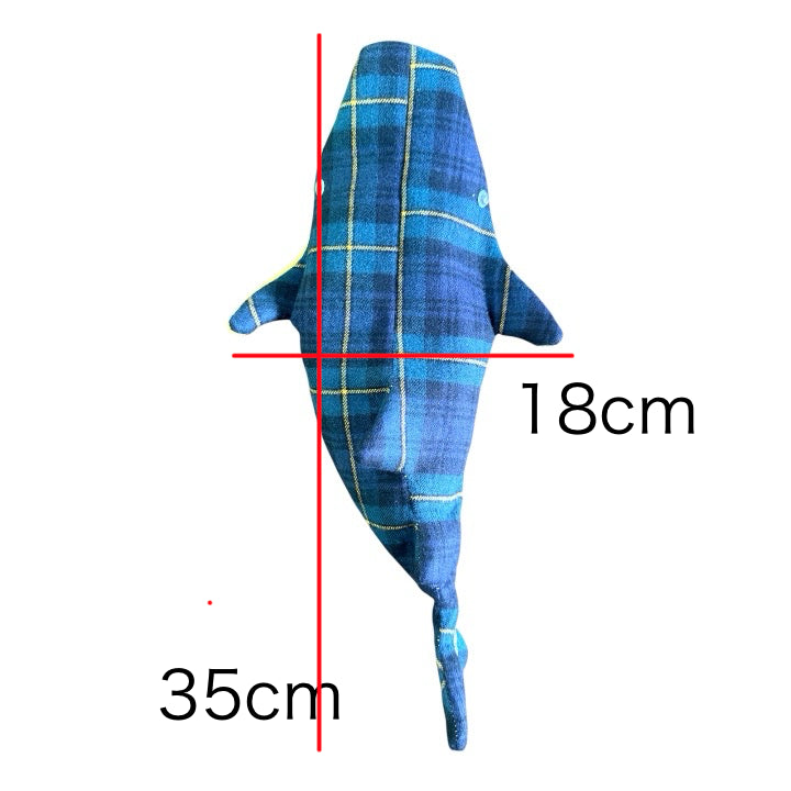 Handmade with tartan wool & a little wildness.タータンチェックと、少しの野性味で生まれたサメ。