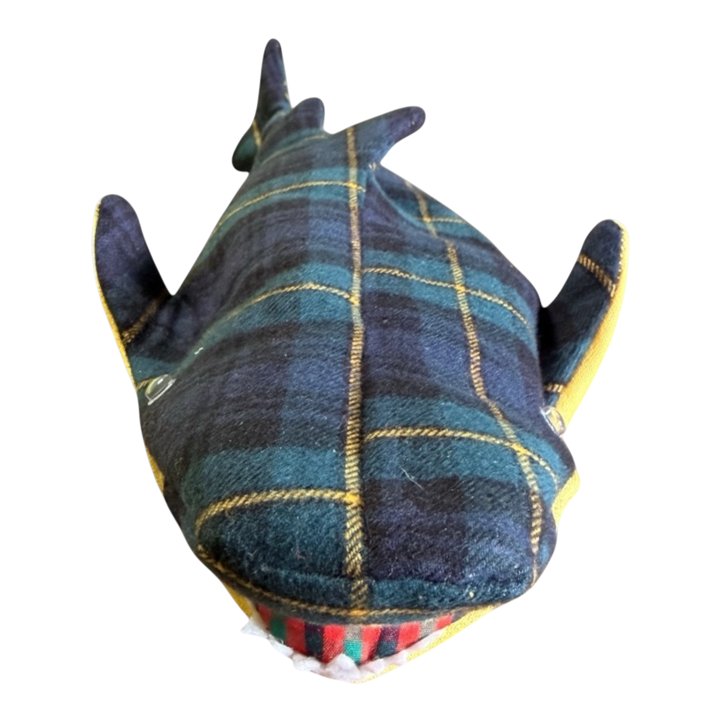 Handmade with tartan wool & a little wildness.タータンチェックと、少しの野性味で生まれたサメ。